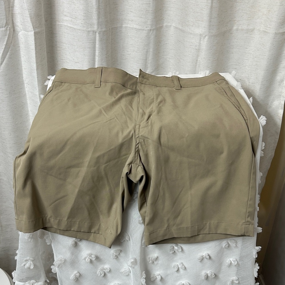 Hogan Tan and White Golf Shorts